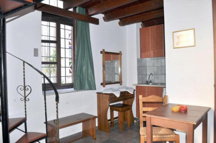 Odos Odysseos Aparthotel แอร์มูโปลี ภายนอก รูปภาพ